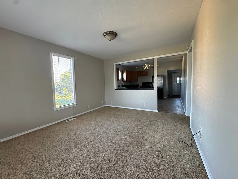 602 E Randolph Ave — Photo 2