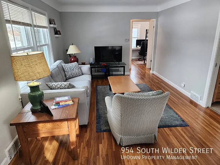 954 Wilder St S — Photo 2