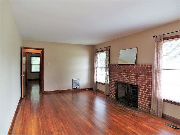 2nd image of 101 Fairview Cir