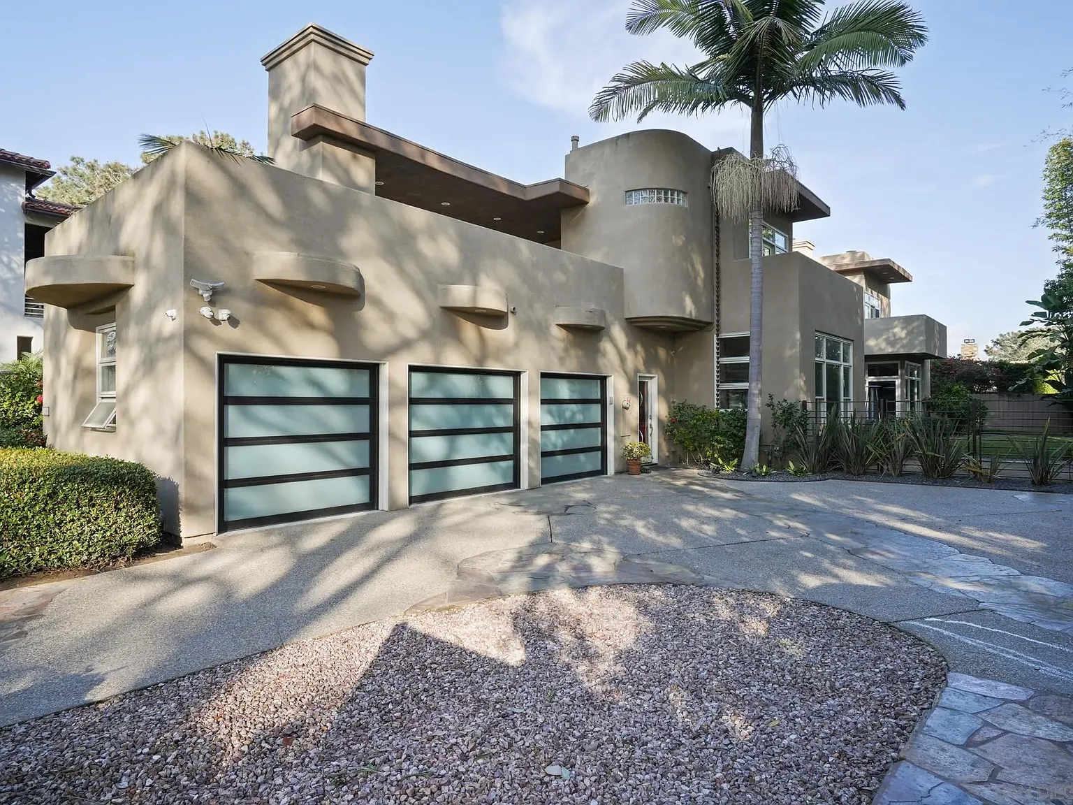 4 bed, 4.5 bath, 4528 sqft, $21,500 — Photo 1