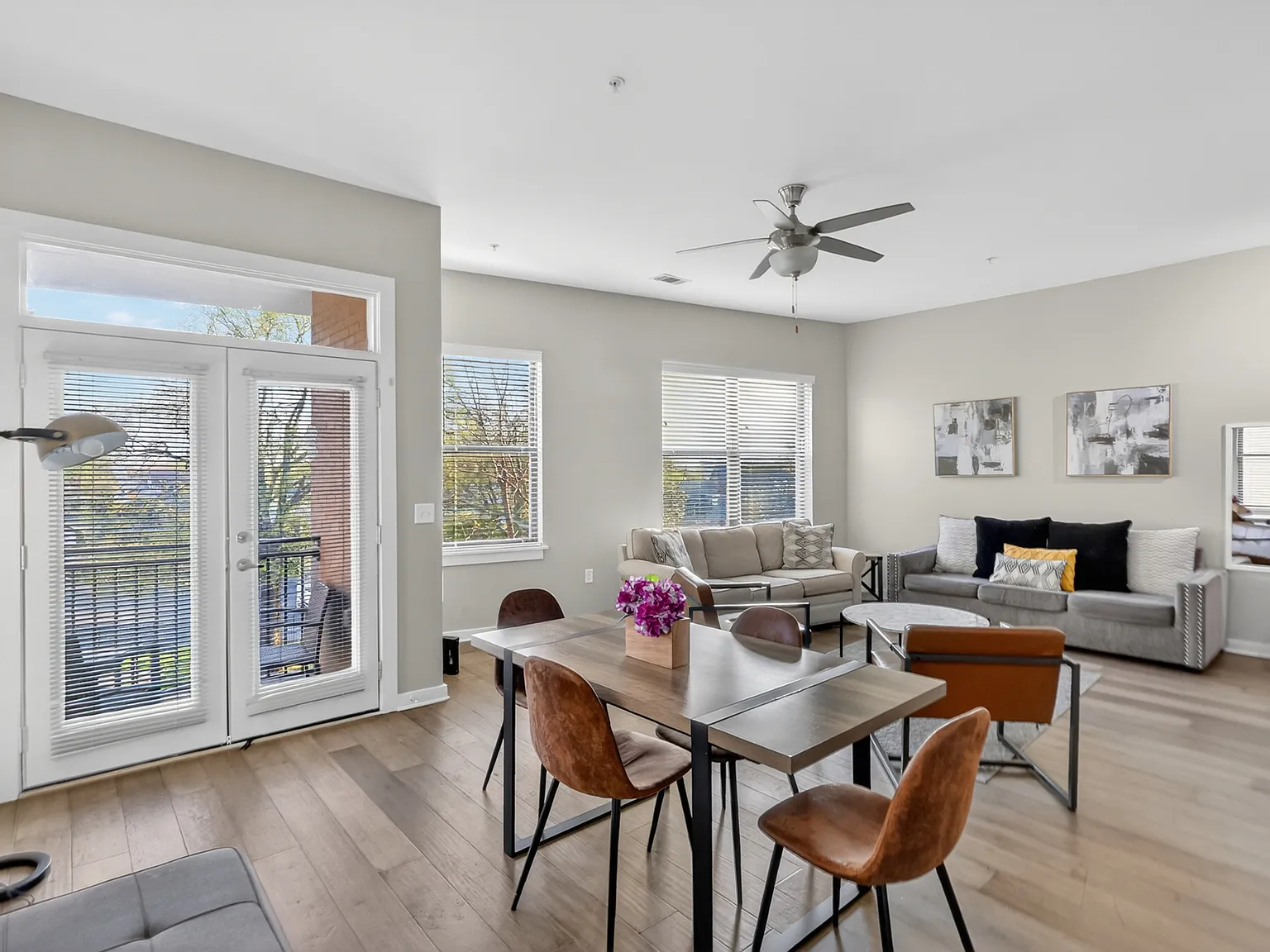 2 bed, 1076 sqft, $2,595 — Photo 4