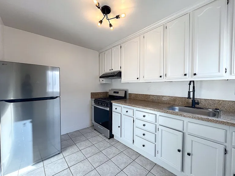 2364 Lime Ave — Photo 6