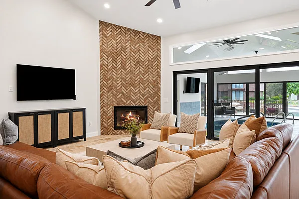 4 bed, 3.5 bath, 3300 sqft, $22,000 — Photo 3