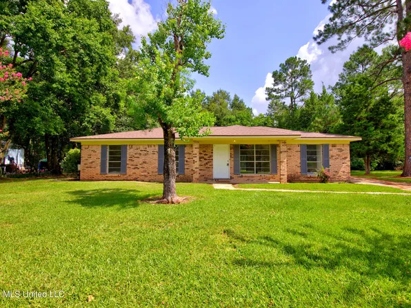 5717 Meadowview Dr, Moss Point, MS 39562