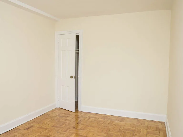 555 Russell Hill Rd — Photo 10
