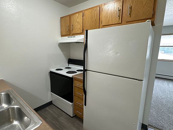 5th image of 909 12th Ave NE APT 14