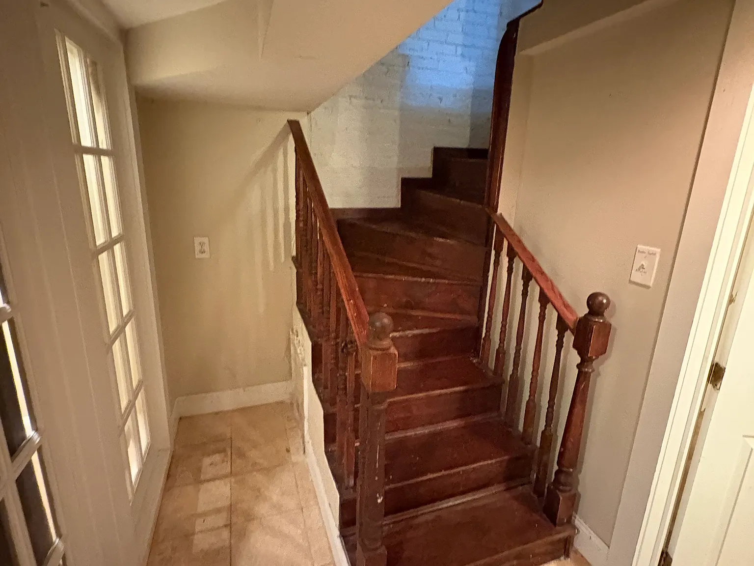 5 bed, 3.5 bath, 1836 sqft, $5,900 — Photo 4