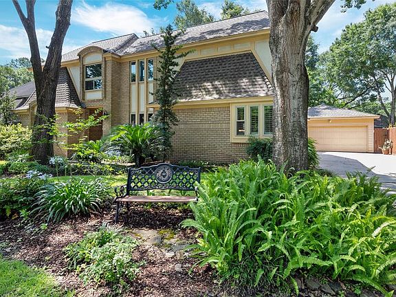 Beautiful shaded front yard, the perfect place to sit and relax and wait for the family to come home.