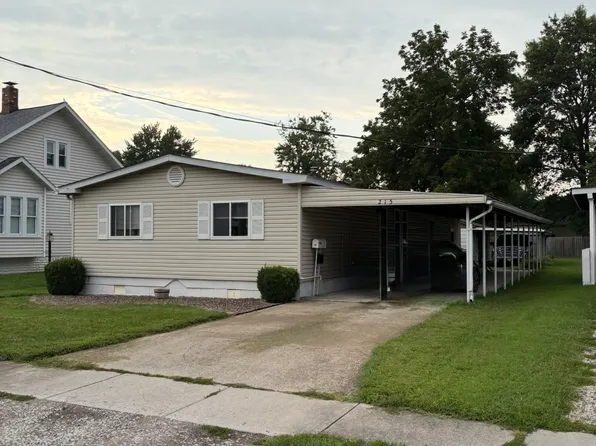 215 W Spring St, Staunton, IL 62088