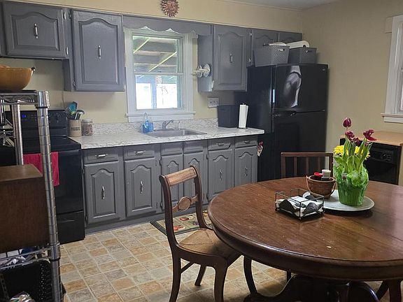 3rd image of 4928 Mauretania Ave