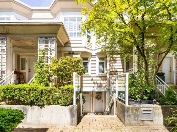 2565 Broadway W #235, Vancouver, BC V6K 2E9