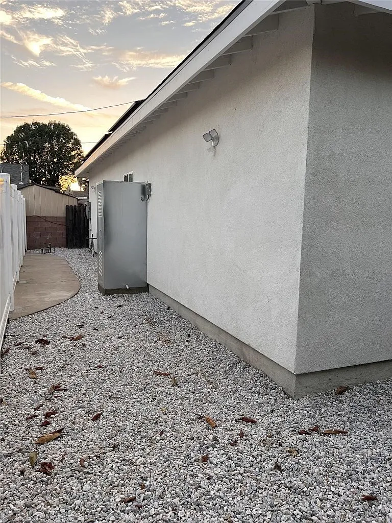2 bed, 1000 sqft, $2,900 — Photo 3