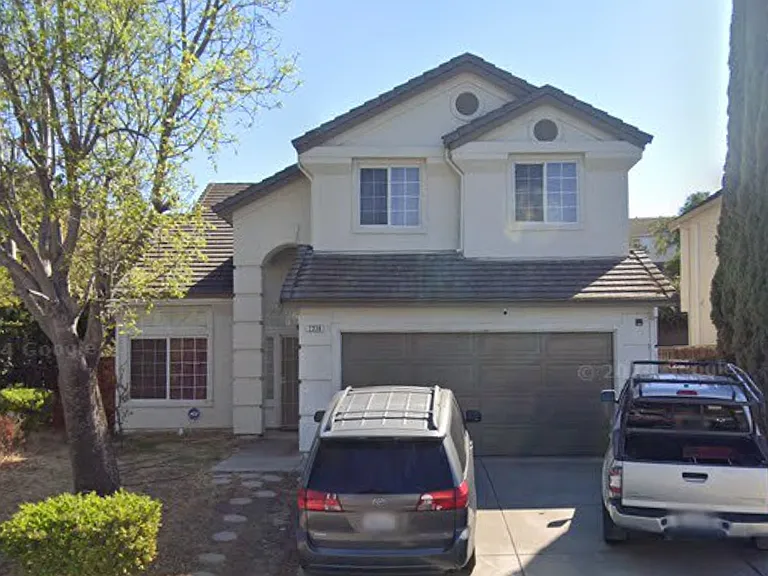 2336 Woodhill Dr — Photo 1