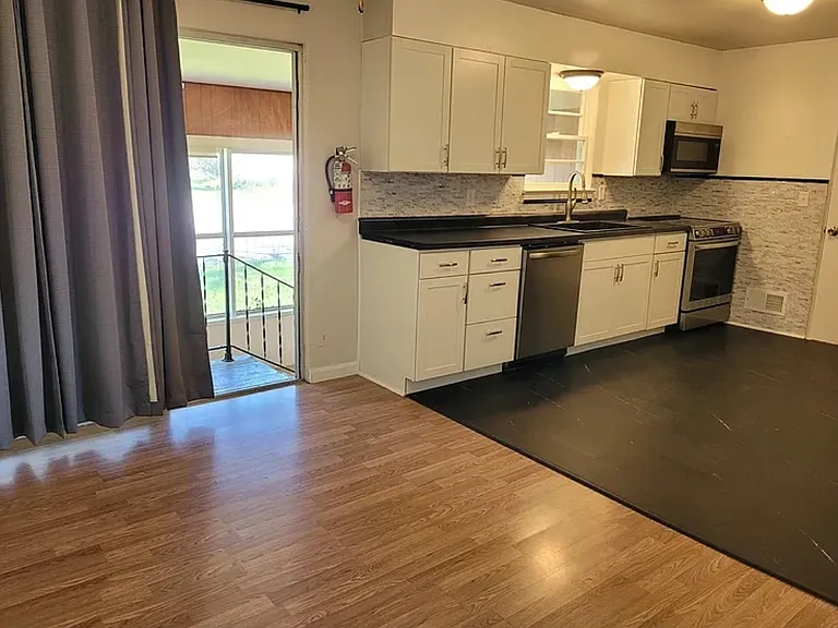 507 N 12th St — Photo 8