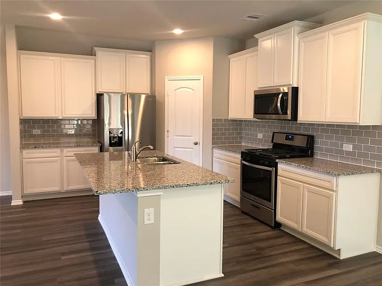 9224 Inland Leather Ln — Photo 6