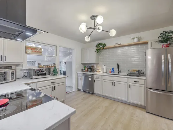 5813 Stewart St, Hanahan, SC 29410