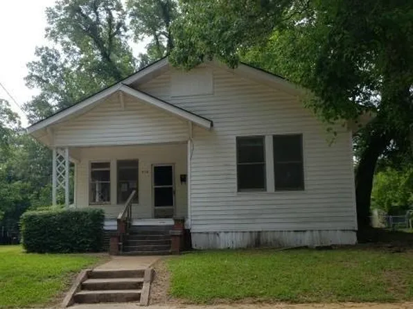 918 College Dr, Pineville, LA 71360