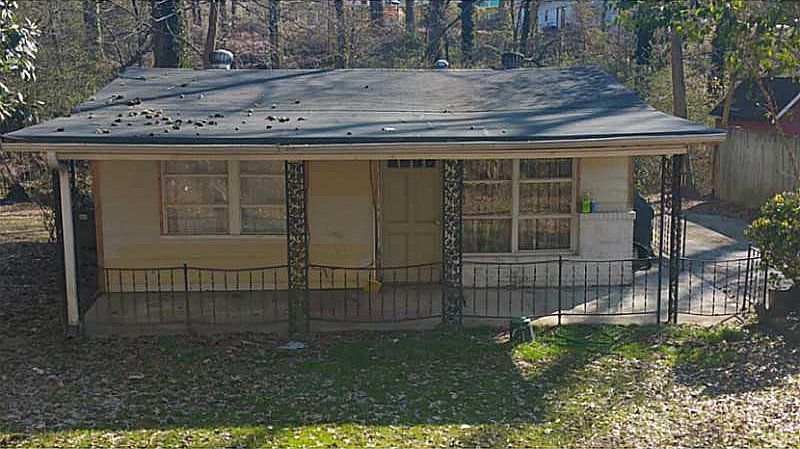 1st image of 896 Wells Cir SE