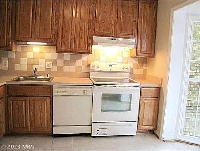 4th image of 4404 Airlie Way
