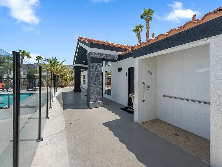 District 5800 Apartment Homes — Photo 14