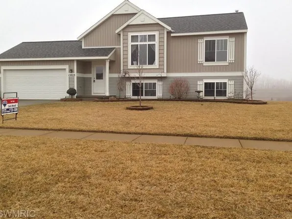 12023 Russell Ridge Dr NE, Cedar Springs, MI 49319