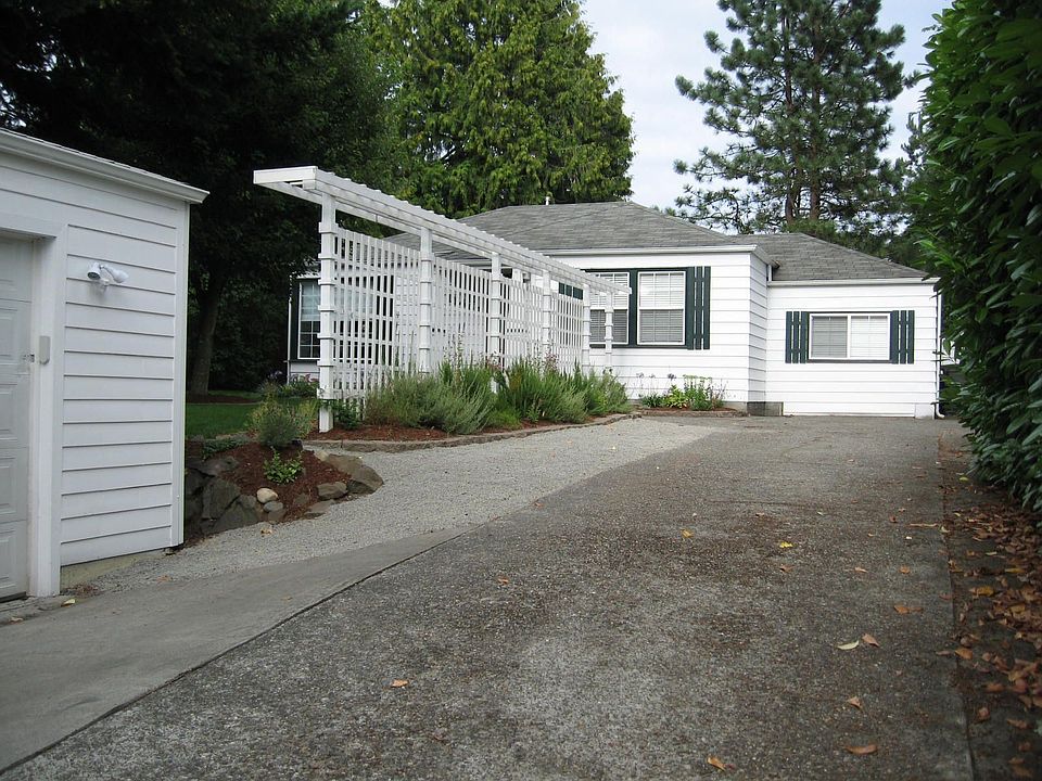 house w/2-car garage