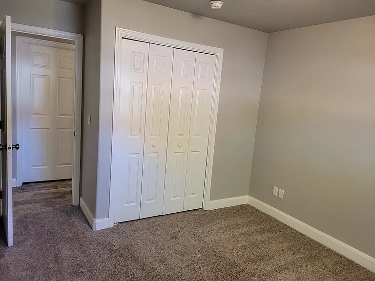 154 E 200 S — Photo 13