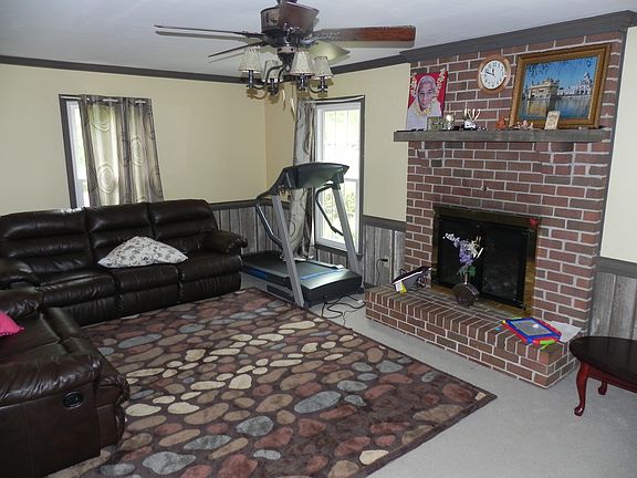 2nd image of 2 Kernwood Dr