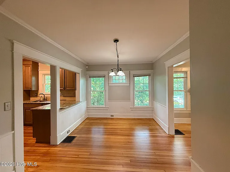 360 E Maine Ave — Photo 8