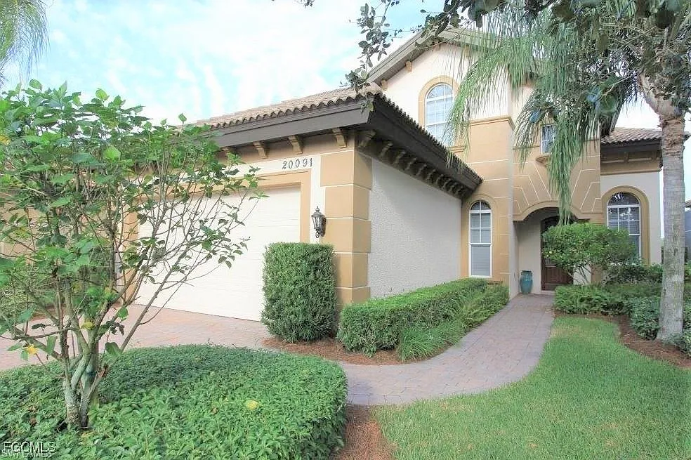 4 bed, 2.5 bath, 2483 sqft, $10,950 — Photo 1