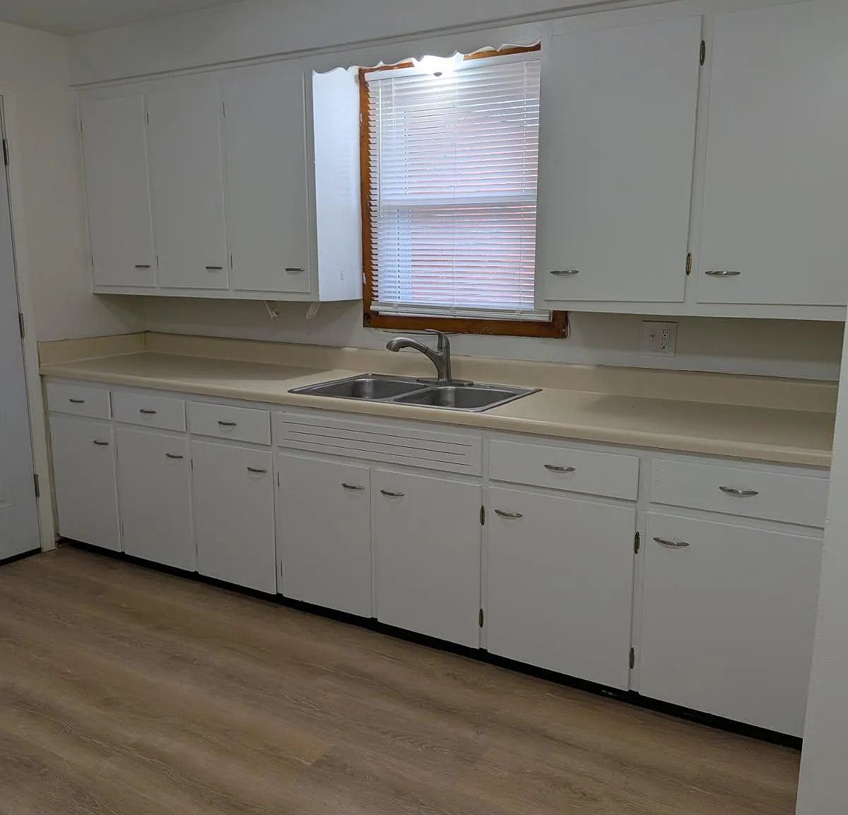 2 bed, $1,100 — Photo 3