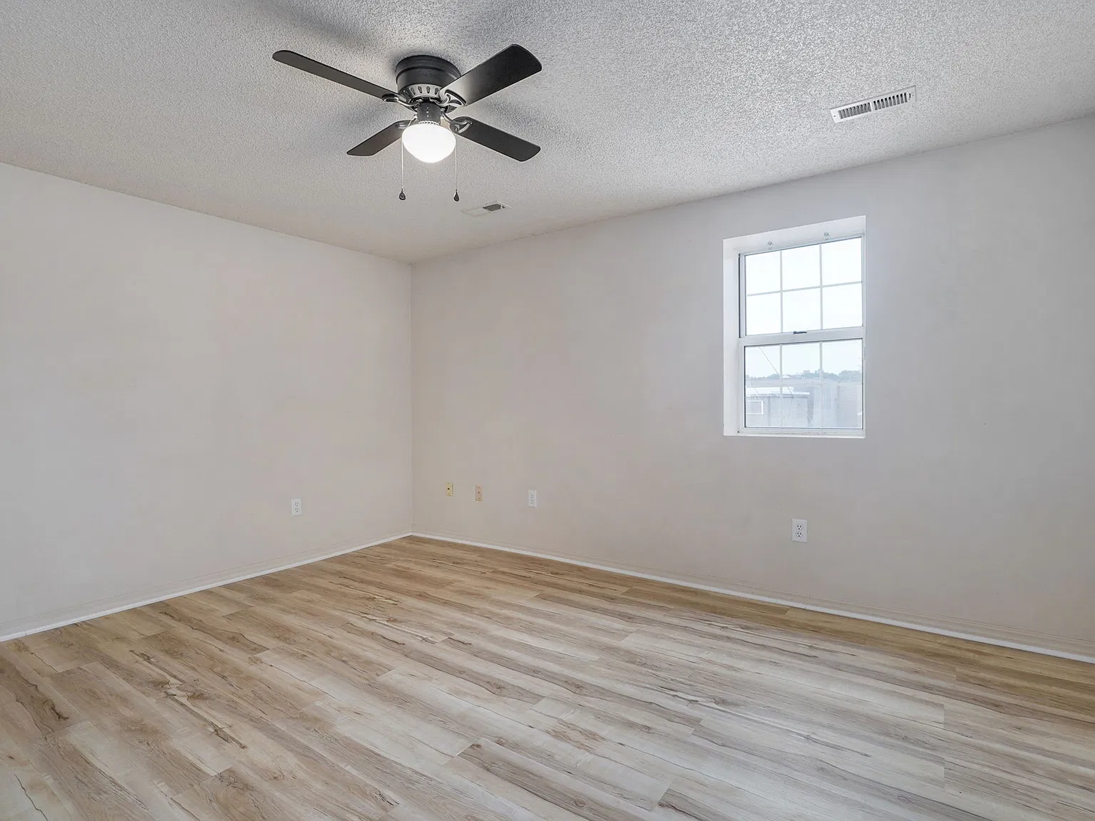 Studio, 575 sqft, $650 — Photo 3