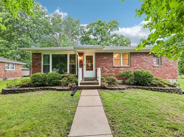 39 Mark Dr, Fairview Heights, IL 62208