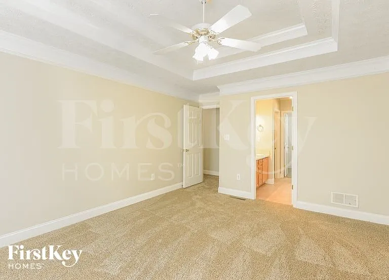 194 Rochester Ct — Photo 8
