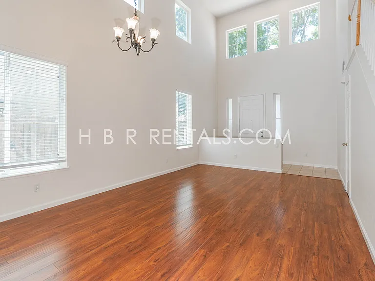 2417 Veneto Ln — Photo 6
