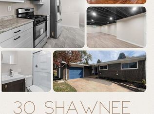 30 Shawnee Ln, Florissant, MO 63033