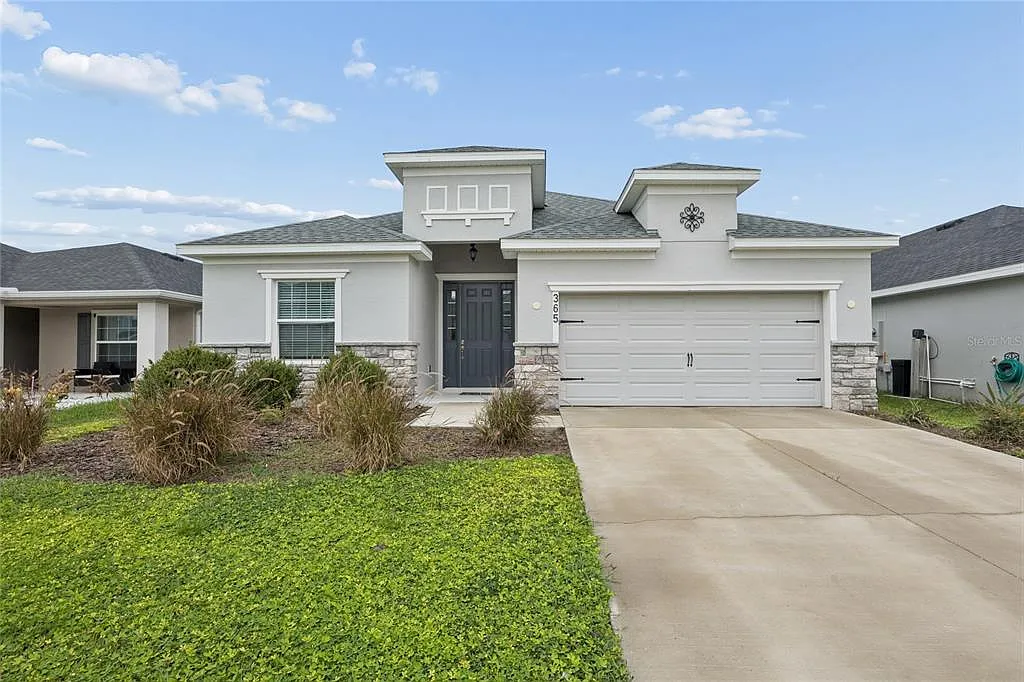 4 bed, 2.5 bath, 2029 sqft, $2,600 — Photo 1