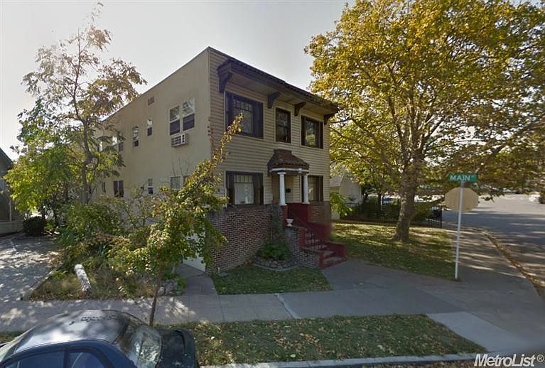 1st image of 319 Main St