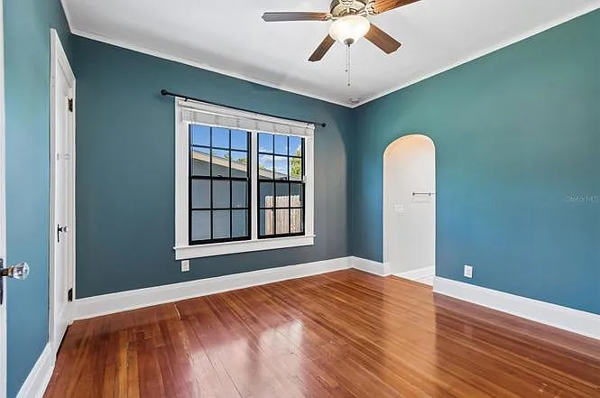 310 E Paris St — Photo 8