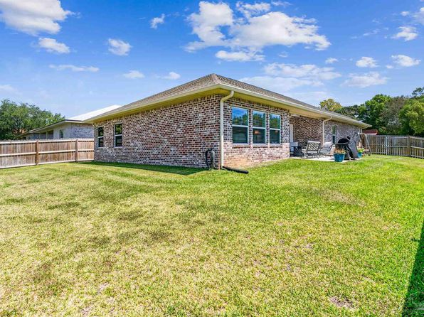 75 4th St, Shalimar, FL 32579