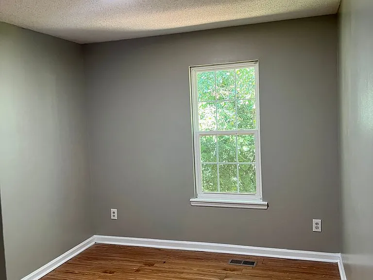 1073 Thornwoode Ln — Photo 10