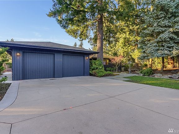  Colored stamped driveway with good amount of onsite parking