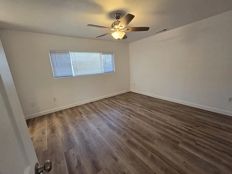 565 Acacia Ave — Photo 10