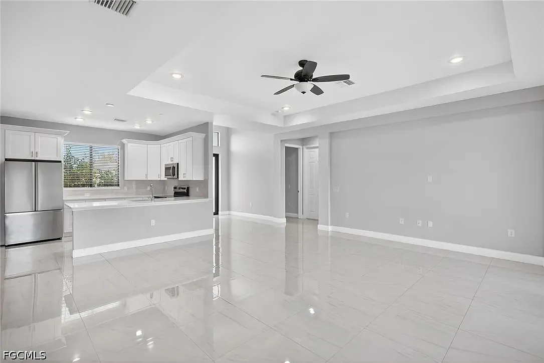 3 bed, 1656 sqft, $2,500 — Photo 3