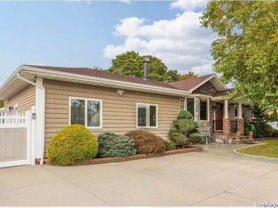 23 E Merritt Street, Lindenhurst, NY, 11757