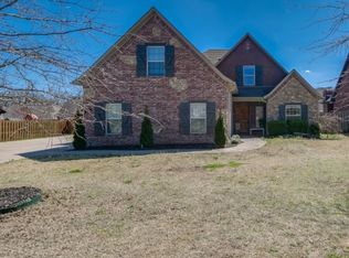 1660 Whippoorwill Ln, Bentonville, AR 72712