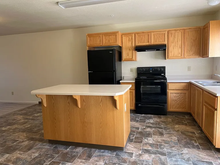 1301 Hallen Dr — Photo 23