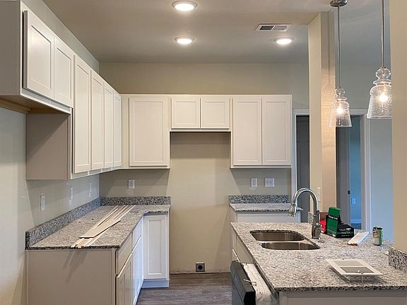 5th image of 320 Hannah Todd Pl #5
