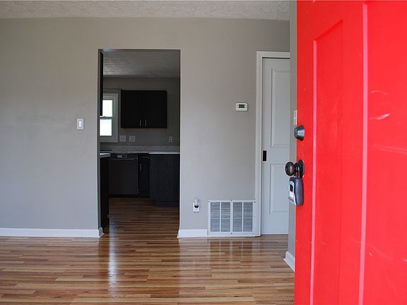 4th image of 2481 Bingham Ave