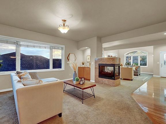3rd image of 4768 Jamestown Dr